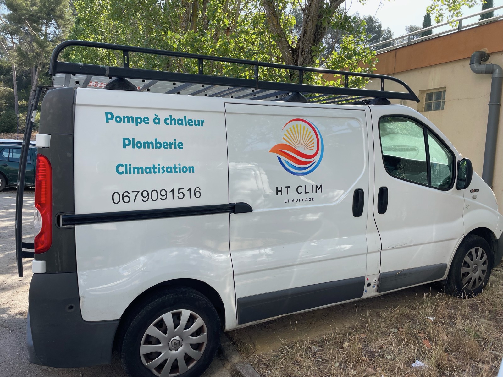 Devis gratuit d'une entreprise enseigne et signalétique pour faire un beach flag pour un garage auto à  Marseille 11