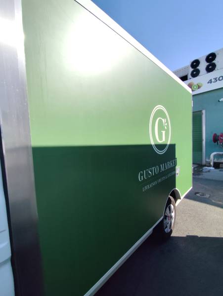 Flocage de flotte de véhicules pour Gusto Market à Marseille