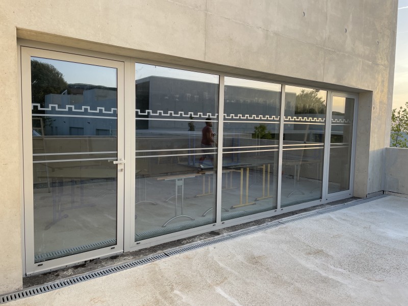 Fournisseur et poseur de bande adhésive de signalisation ERP - Leader dans le Sud de la France 