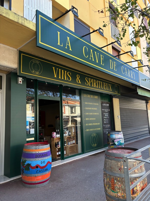 Pose d’une devanture enseigne et adhésif pour un commerce à Carry-le-Rouet 