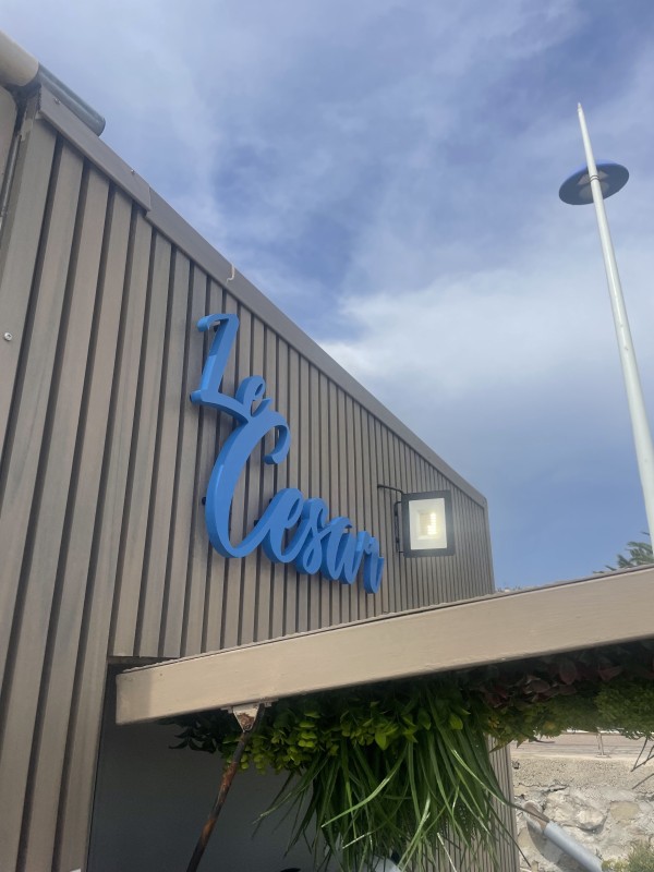 Pose d’enseigne dans les Bouches-du-Rhône