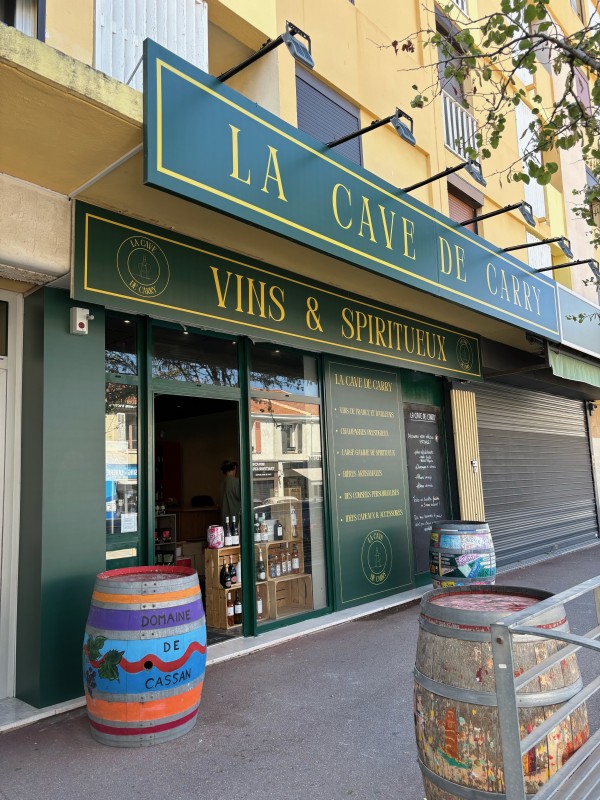 Réhabilitez votre enseigne avec un adhésif personnalisé près d’Auriol et dans les Bouches-du-Rhône