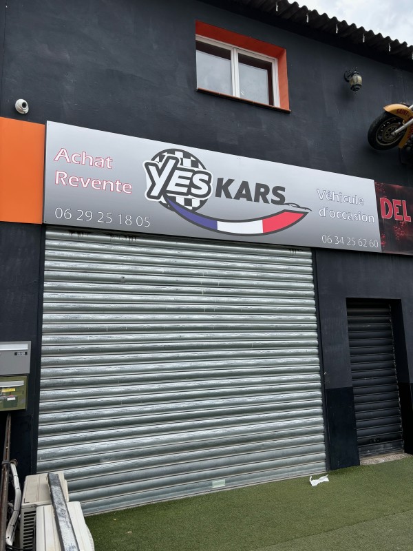 Réhabilitez votre enseigne avec un adhésif personnalisé près d’Auriol et dans les Bouches-du-Rhône