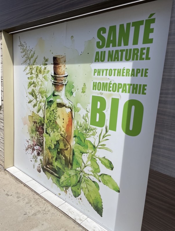 Adhésifs vitrines pour pharmacies, ostéopathes et cabinets médicaux à Marseille, Aix, Toulon 