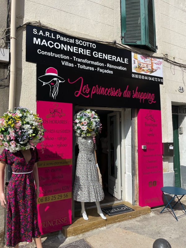  Fabrication et pose d’une enseigne non lumineuse pour une boutique de prêt-à-porter à Auriol