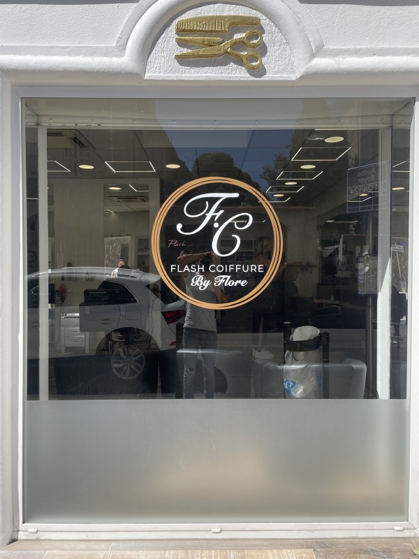 Stickers et adhésifs sur vitre pour boutiques et locaux à La Ciotat
