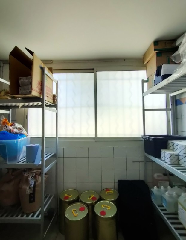 Pose de film occultant adhésif dépoli pour commerces, cliniques, restaurants, centres de radiologie, bureaux d’avocats et particuliers à Marseille, Aix-en-Provence et dans les Bouches-du-Rhône