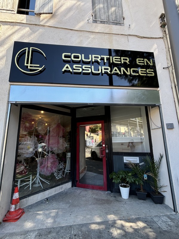 Fabrication et installation d’enseignes pour courtiers en assurance à la Ciotat et La Seyne-sur-Mer