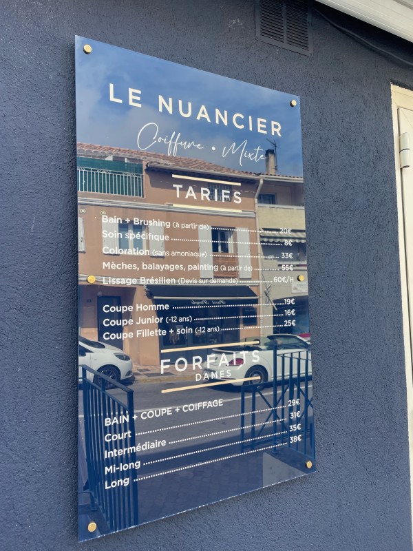 Fabrication et pose de plexiglass tarifs et horaires pour vos boutique à la Ciotat proche de Marseille