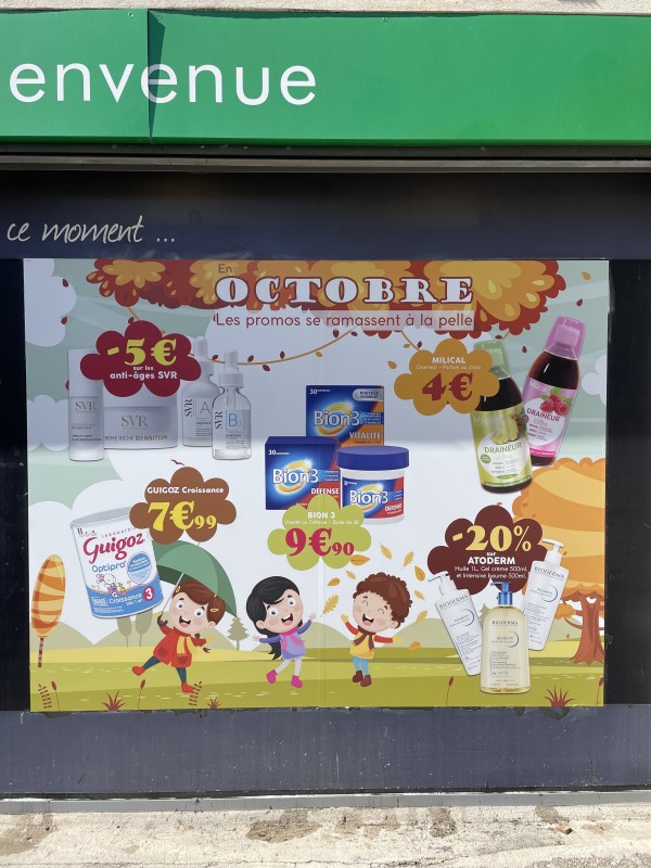 Fabrication et pose d’adhésifs vitrines pour pharmacies à Aubagne