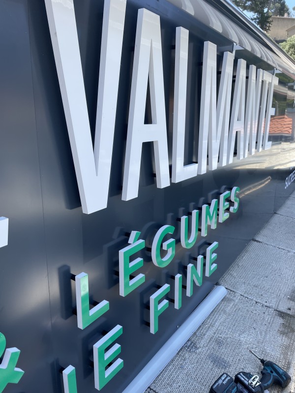 Sous-traitant de pose d’enseignes et signalétique dans les Bouches-du-Rhône