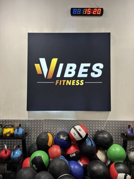 Signalétique intérieure sur mesure pour une salle de sport à Marseille