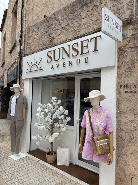 Fabrication et pose d’une enseigne non lumineuse pour une boutique de prêt-à-porter à Saint-Cyr (83)