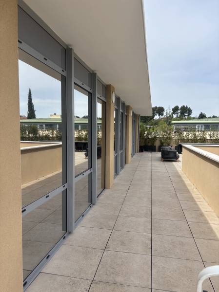Fourniture et Pose de Film Anti-Vis-à-Vis Sans Tain pour Bureaux à Aix-en-Provence