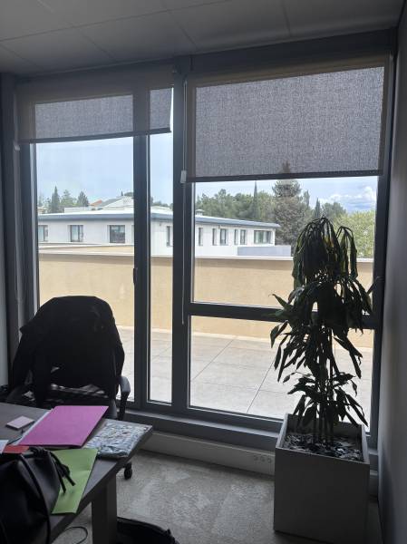 Fourniture et Pose de Film Anti-Vis-à-Vis Sans Tain pour Bureaux à Aix-en-Provence