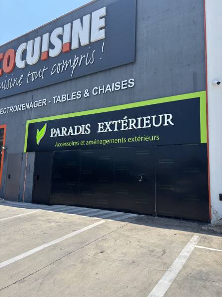 Fabrication et pose de lettres lumineuses, enseignes et adhésifs à Aubagne et dans les Bouches-du-Rhône