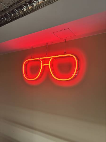 Fabricant d’enseignes et signalétique réalisation pour la boutique Mosoct à Cannes