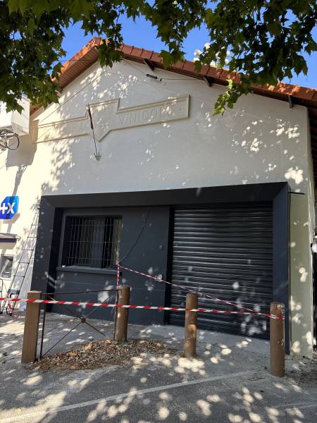 Enseigne lumineuse rétro-éclairée en acier thermolaqué intervention à Ventabren (PACA)