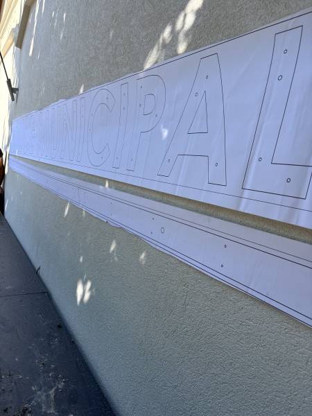 Enseigne lumineuse rétro-éclairée en acier thermolaqué intervention à Ventabren (PACA)