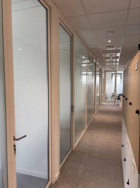 Leader des Bouches-du-Rhône en fourniture et pose de films adhésifs dépoli flouté et à motif pour professionnels de santé