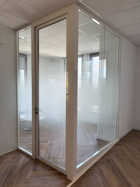 Leader des Bouches-du-Rhône en fourniture et pose de films adhésifs dépoli flouté et à motif pour professionnels de santé