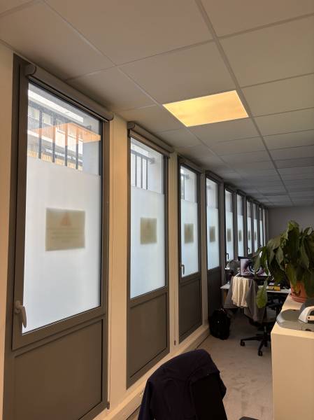 Spécialiste en films adhésifs pour bureaux – Installation pour la SNCF à Marseille