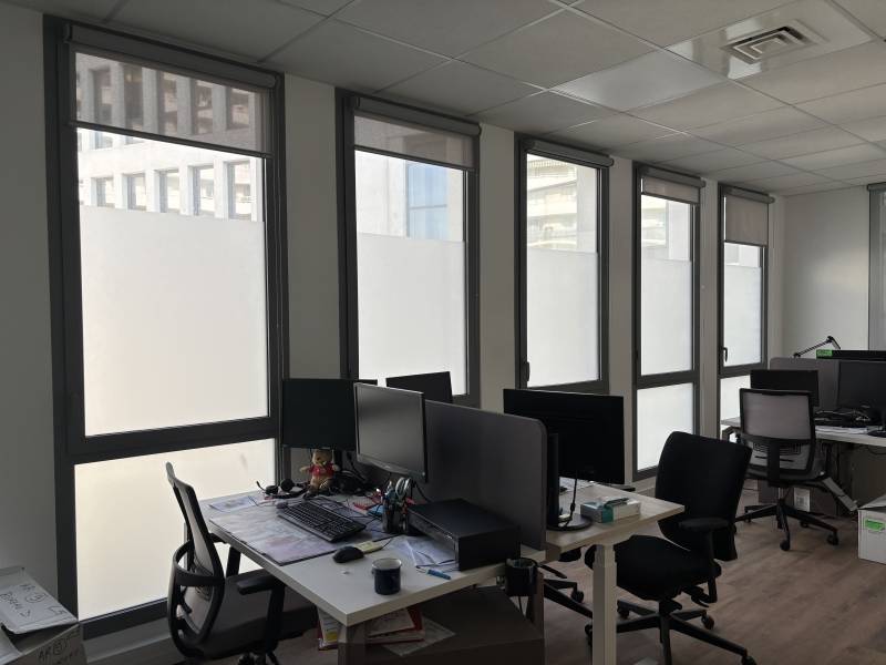 Spécialiste en films adhésifs pour bureaux – Installation pour la SNCF à Marseille