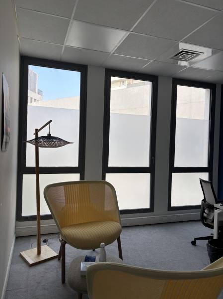 Spécialiste en films adhésifs pour bureaux – Installation pour la SNCF à Marseille