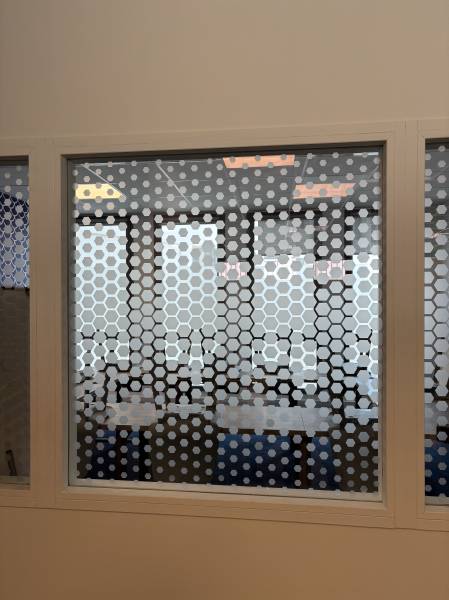 Spécialiste en films adhésifs pour bureaux – Installation pour la SNCF à Marseille