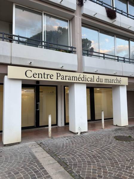 Enseigne sur mesure et adhésif dépoli pour centre paramédical à Plan-de-Cuques