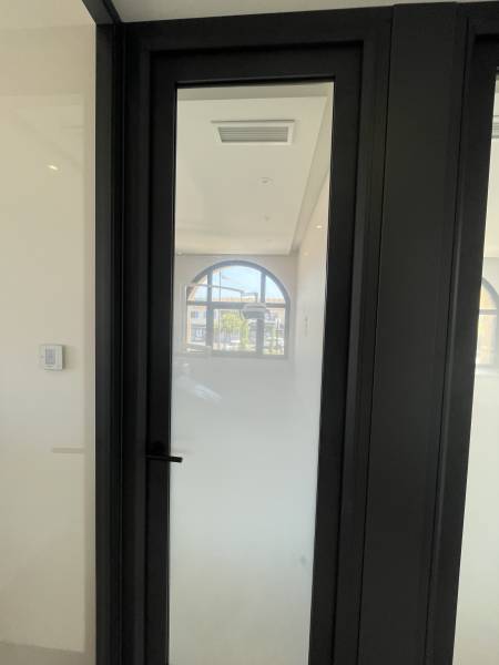 Pose de film d’intimité effet flouté pour cabinet dentaire à Six-Fours-les-Plages – Déplacement en PACA