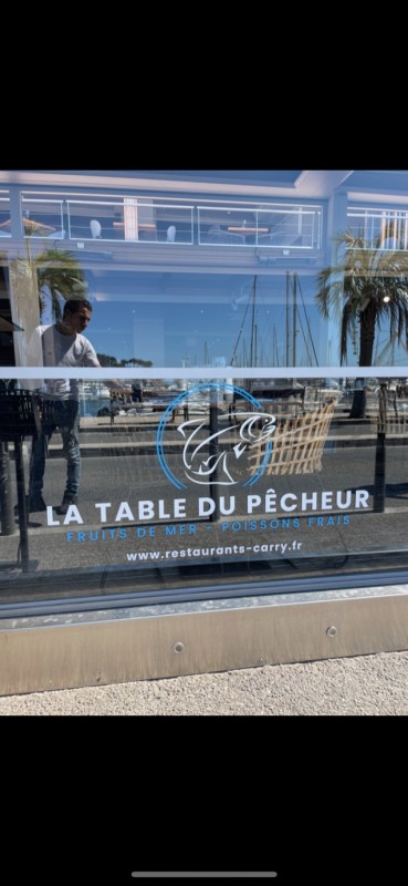 Stickers et adhésifs sur vitre pour boutiques et locaux à La Ciotat
