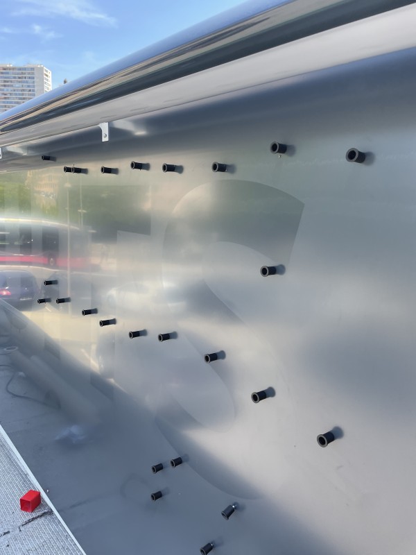 Fabriquant d’enseigne non lumineuse en lettres PVC sur entretoise à Marseille 