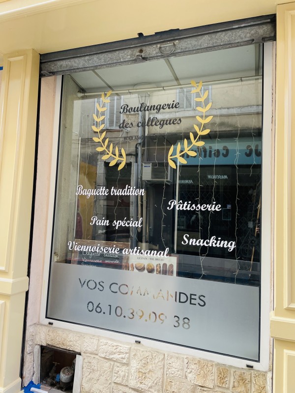 Stickers et adhésifs sur vitre pour boutiques et locaux à La Ciotat