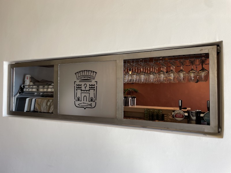 Pose de film occultant adhésif dépoli pour commerces, cliniques, restaurants, centres de radiologie, bureaux d’avocats et particuliers à Marseille, Aix-en-Provence et dans les Bouches-du-Rhône