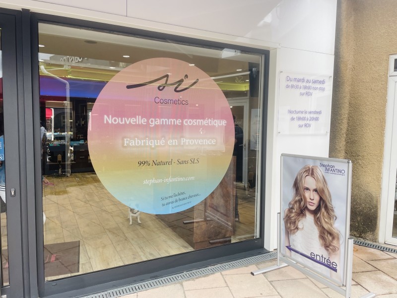 Pose d’enseignes et d’adhésifs pour commerces à Allauch, Plan de Cuques à Marseille